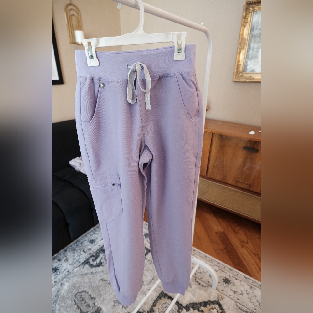 Figs Zamora Jogger Scrub Pants Lavender Dew **NEW WITH TAGS**